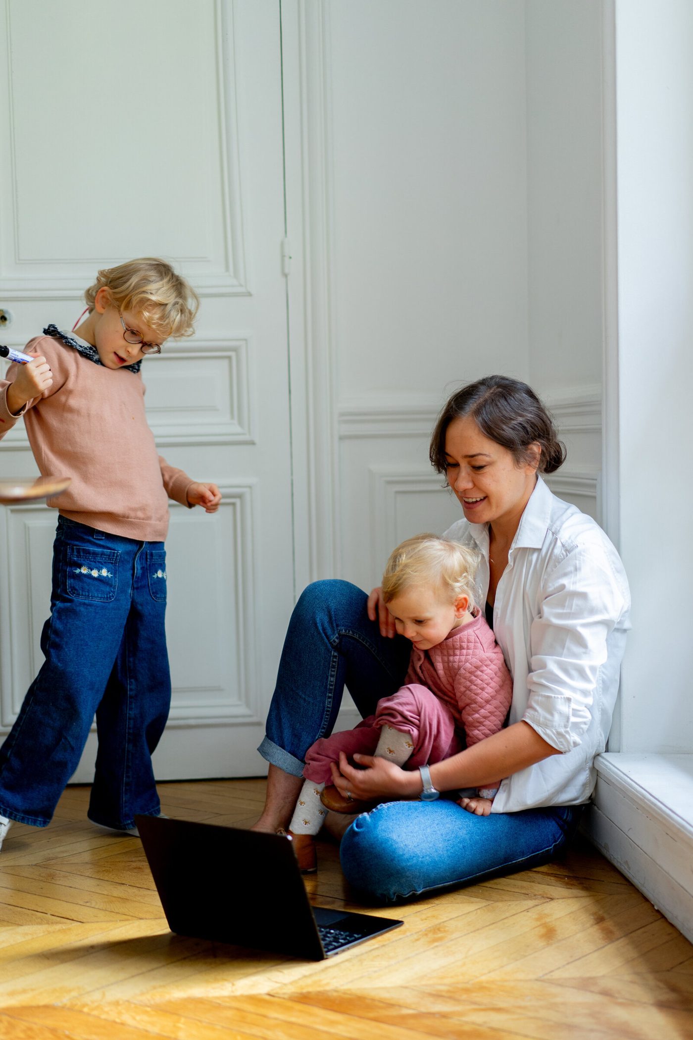 Aliya at home with her kids